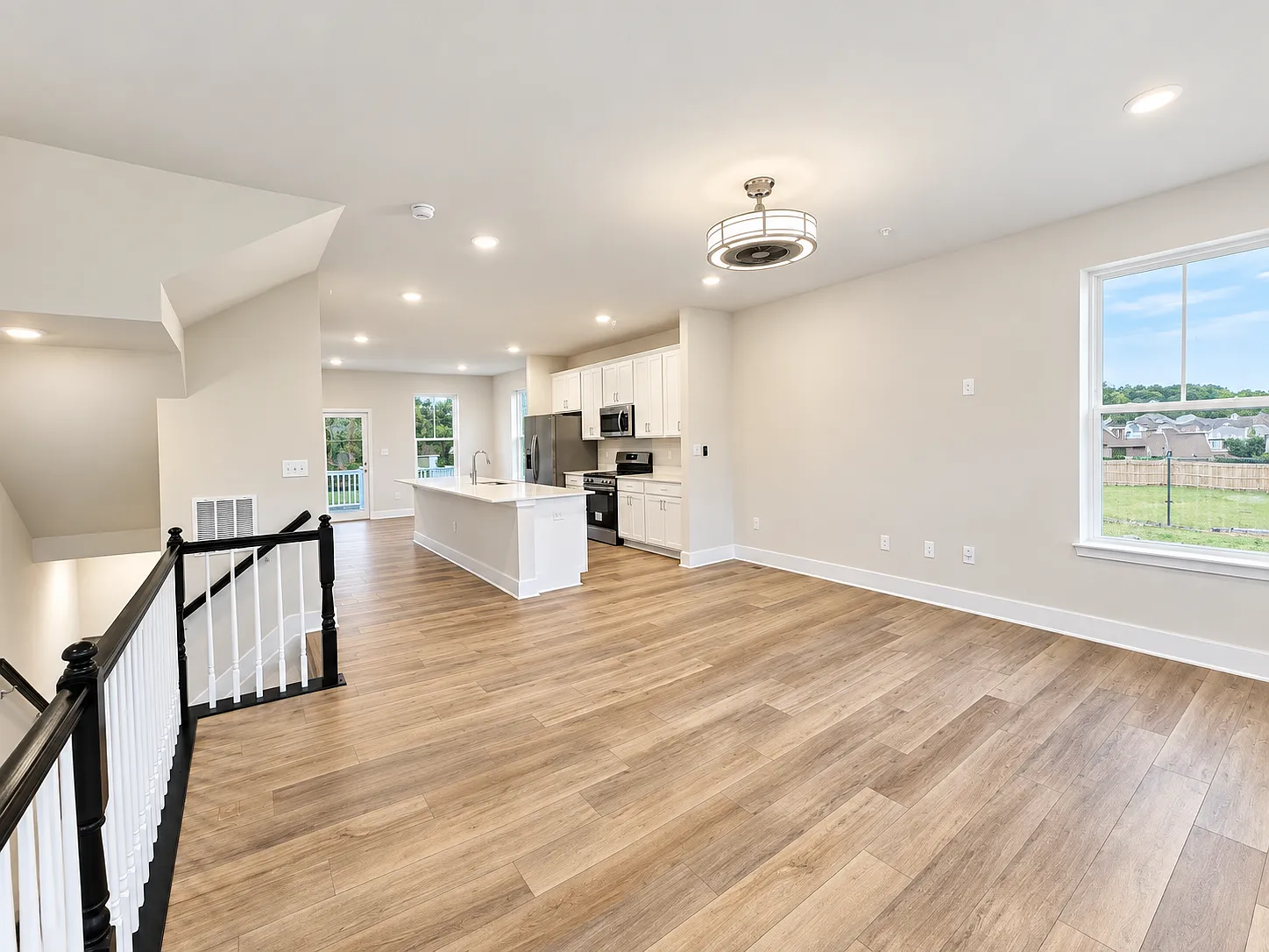 3 bed, 3.5 bath, 2280 sqft, $2,565 — Photo 2