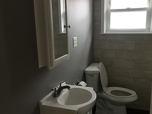 3rd image of 500 Church St