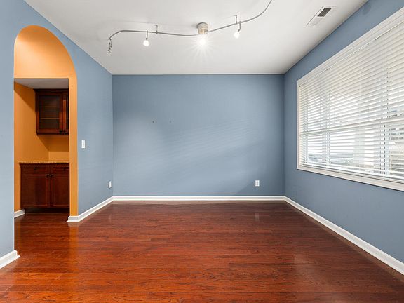 4th image of 3253 Groveshire Dr