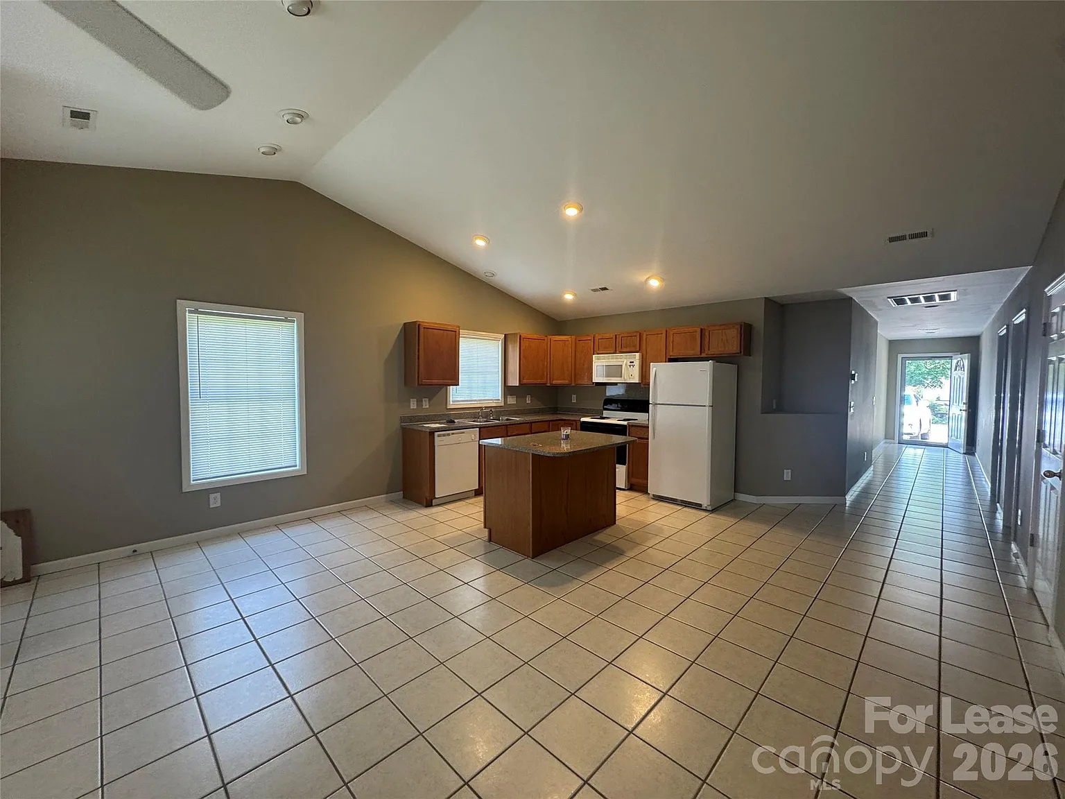 3 bed, 2.0 bath, 1460 sqft, $1,850 — Photo 2