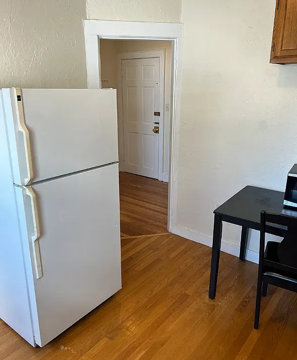 Studio, 450 sqft, $1,975 — Photo 4