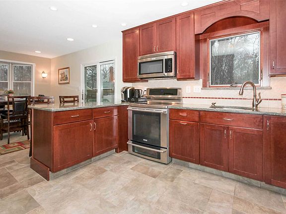 2nd image of 3 Linden Ln