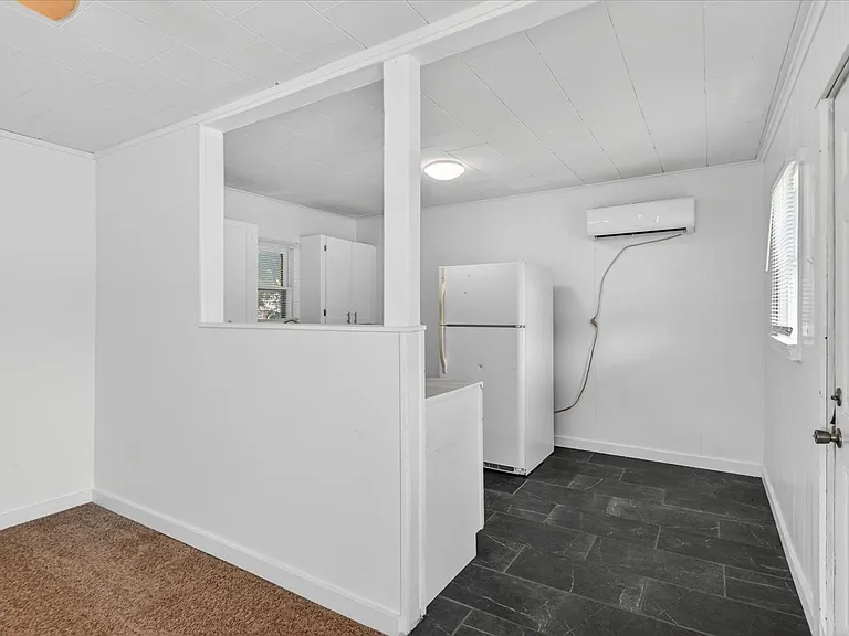 804 E 5th St — Photo 5