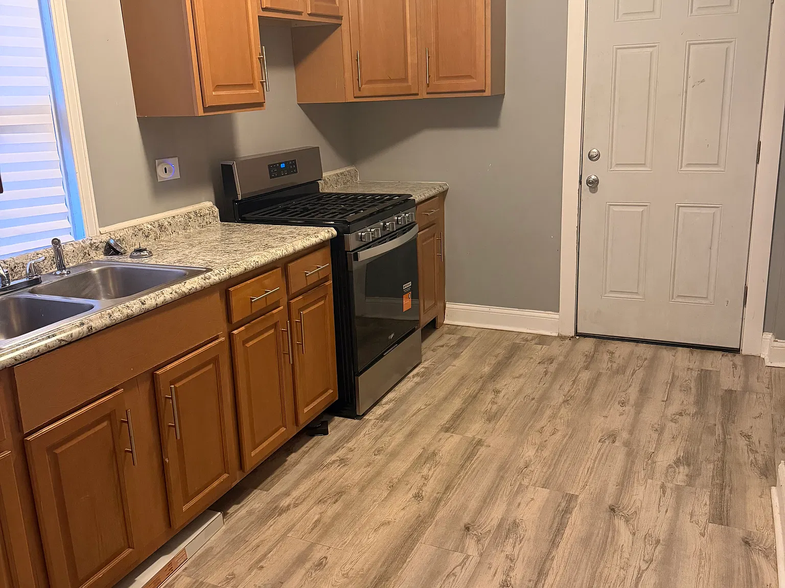 2 bed, 1000 sqft, $1,350 — Photo 4