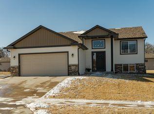 6817 Gaillardia Dr NW, Rochester, MN 55901