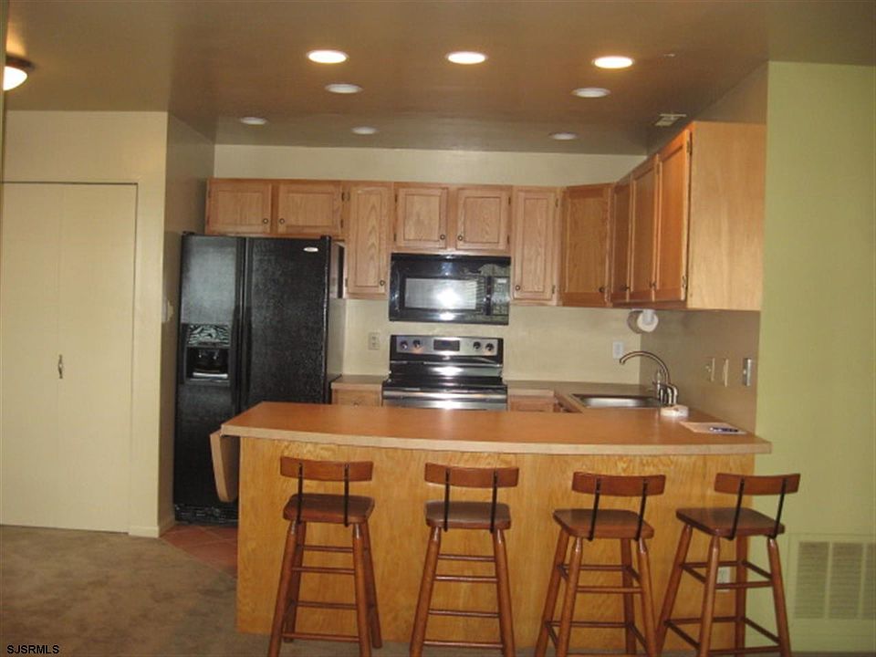 2nd image of 76 Meadow Ridge Rd #425