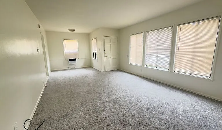 10131 Memphis Ave — Photo 2