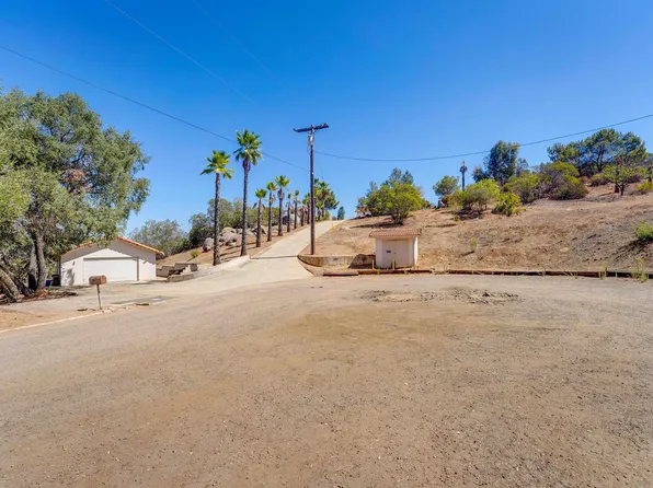 393 Galloway Valley Ct, Alpine, CA 91901