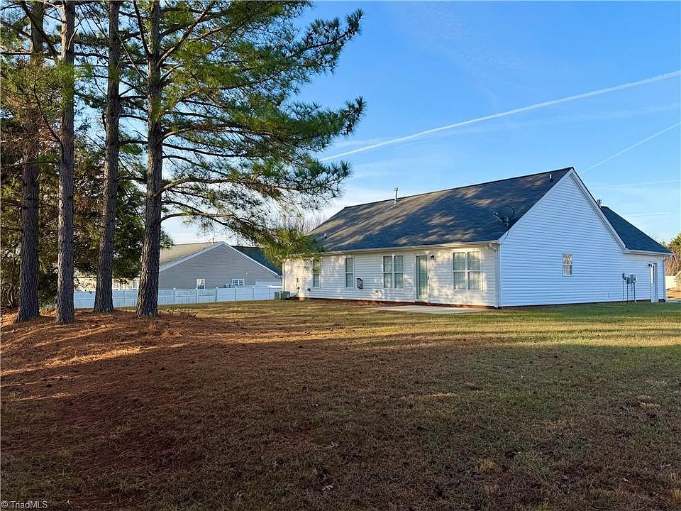 2nd image of 129 Brighton Dr