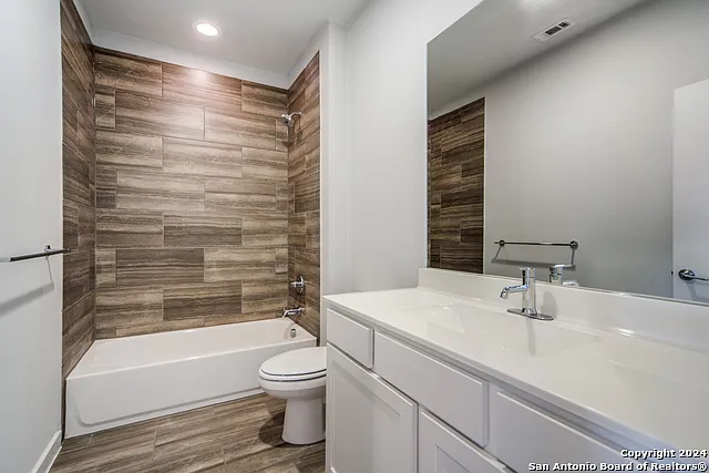 330 Clay St #11 — Photo 9