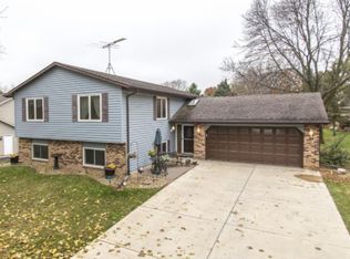 9447 Wentlock Rd, Woodbury, MN 55125