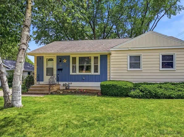 2010 Deborah Dr, Dubuque, IA 52001