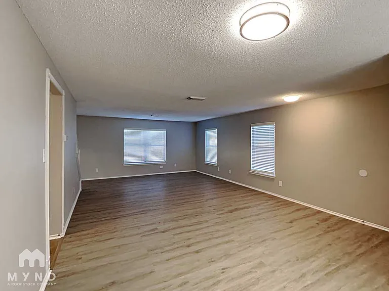 9703 Cameron Crk — Photo 8