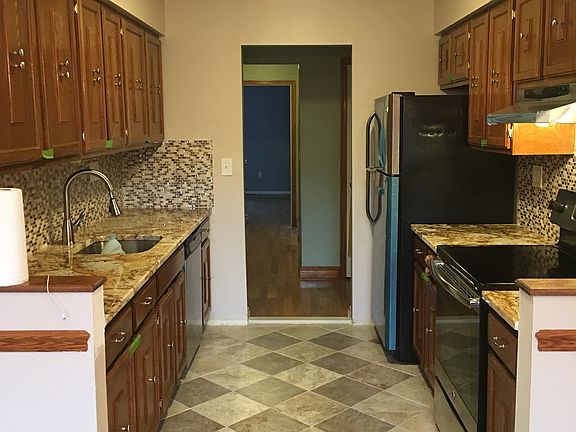 3rd image of 331 Richard Ct