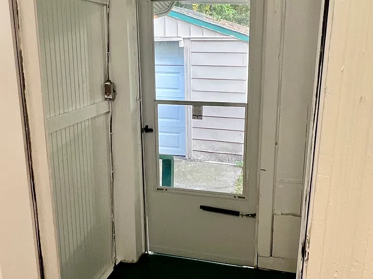 423 Cottage St — Photo 23
