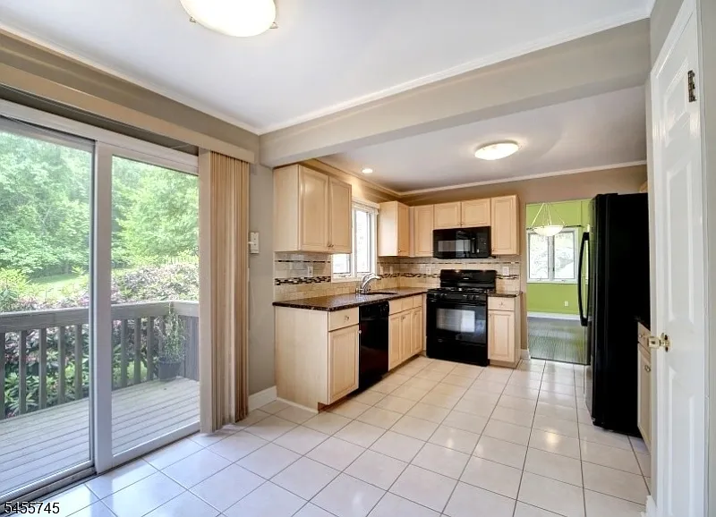 3 bed, 2.5 bath, $4,100 — Photo 3