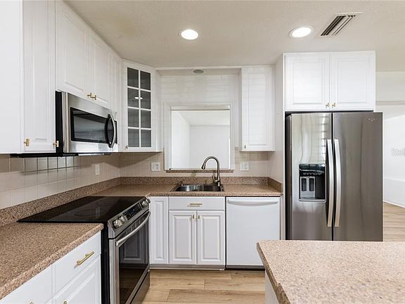 5th image of 429 58th Ave NE