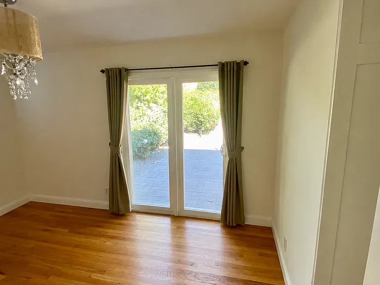 143 Highland Oaks Dr — Photo 24