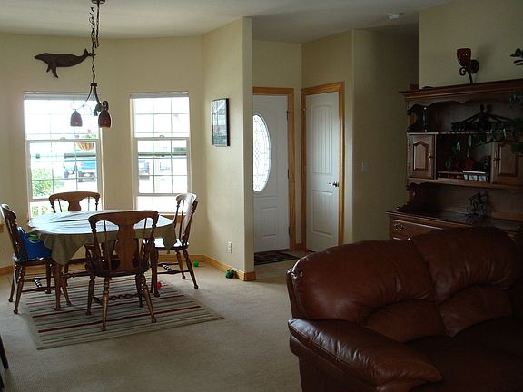 Entry/Dining
