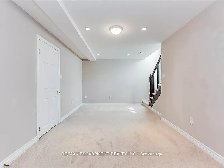 2340 Whistling Springs Cres — Photo 31