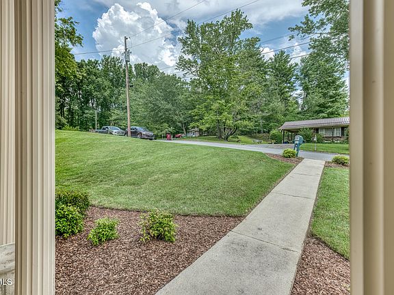 3rd image of 6 Bridgewood Ct