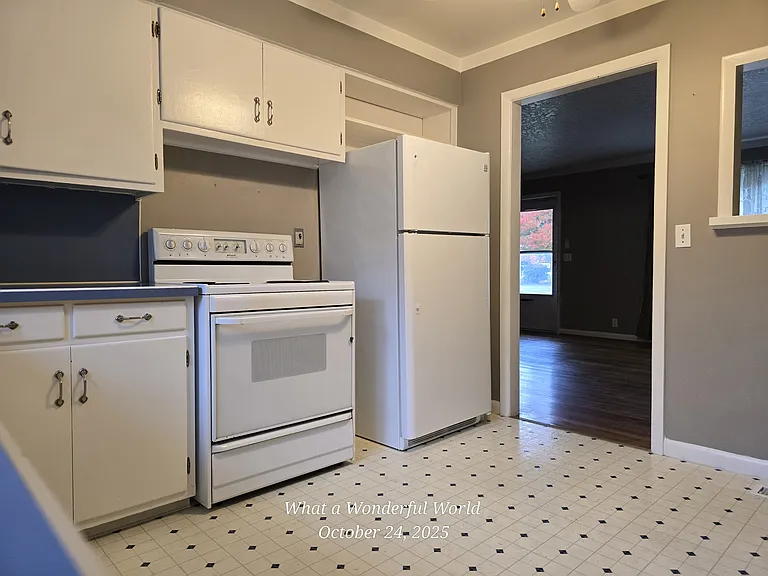 583 Delmar Dr N — Photo 11