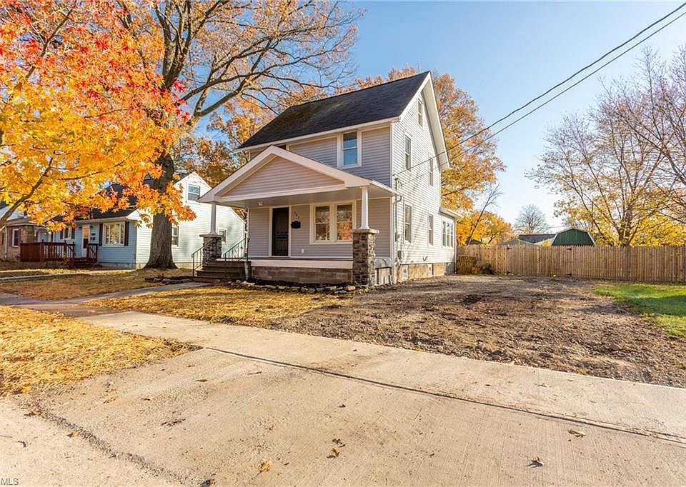 1st image of 141 Caroline St