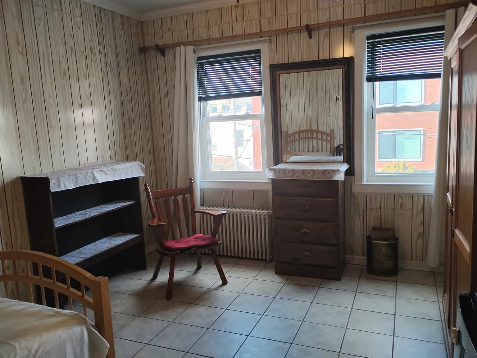 3 bed, 650 sqft, $950 — Photo 2