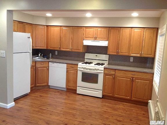 4th image of 120-18 Cove Ct