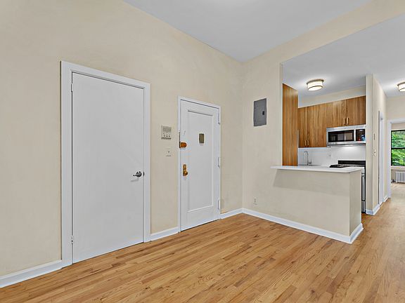 3rd image of 1167 2nd Ave APT 4