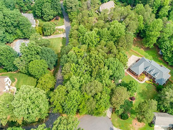 5th image of 129 Tall Oak Dr
