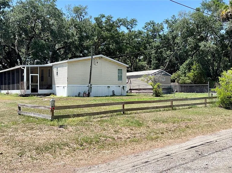 19112 Iverson Rd — Photo 1