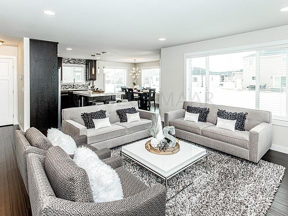 5th image of 3808 Reserve Dr E