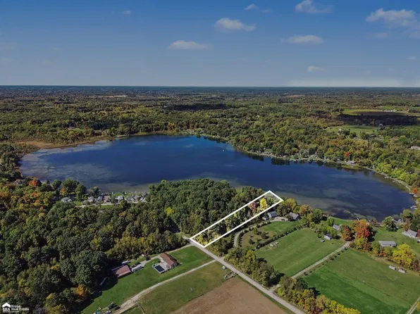 831 N Lake Pleasant Rd, Attica, MI 48412
