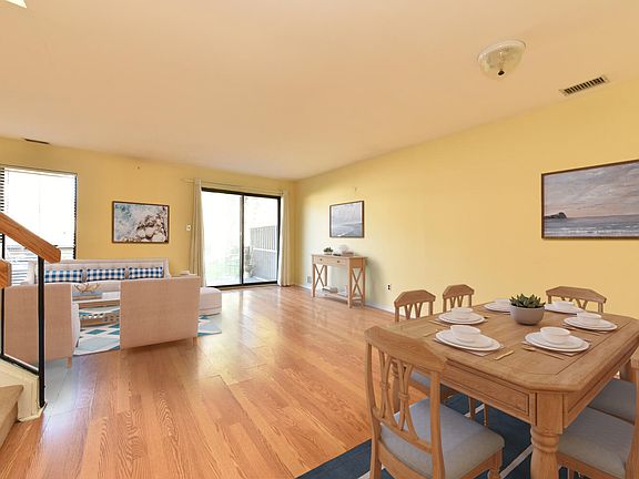 4th image of 20 Stanford Ct #20