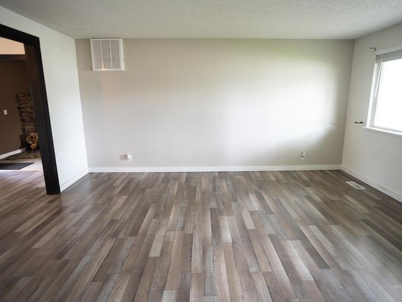 5th image of 704 Hudson Dr