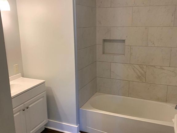 4th image of 2132 Alnwick Blvd
