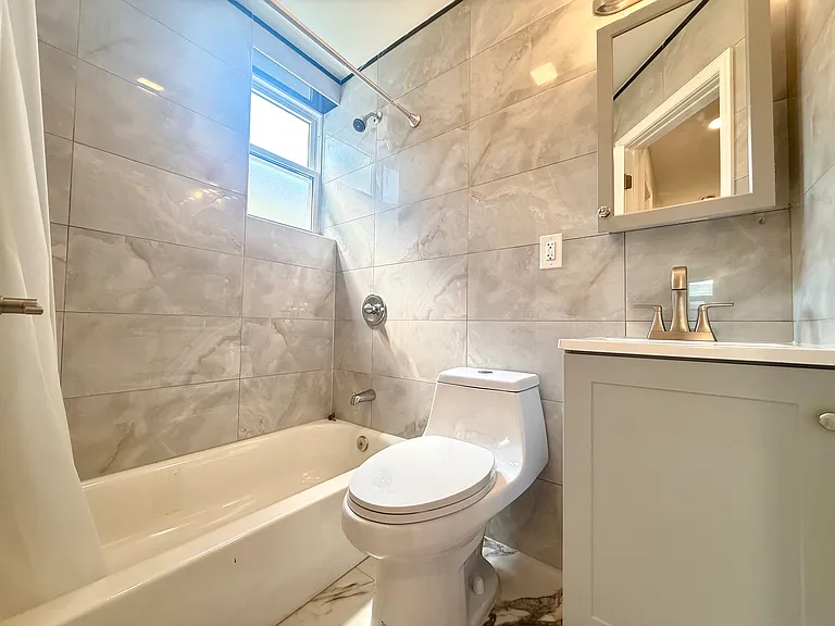 205 W Wishart St — Photo 9