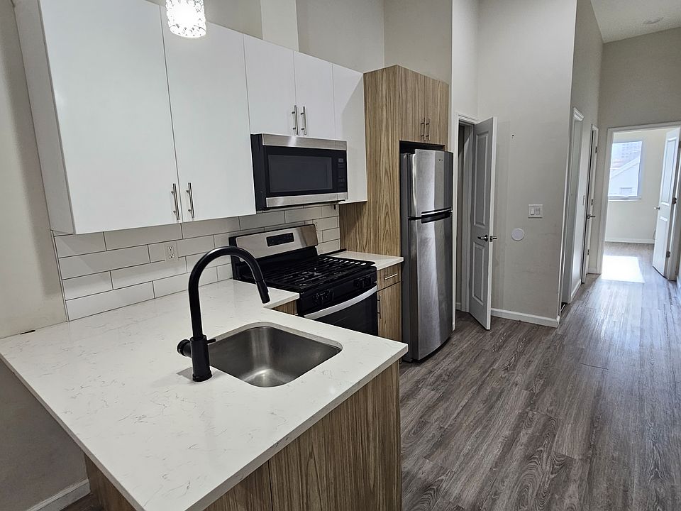 1st image of 126 Saint Pauls Ave #3L