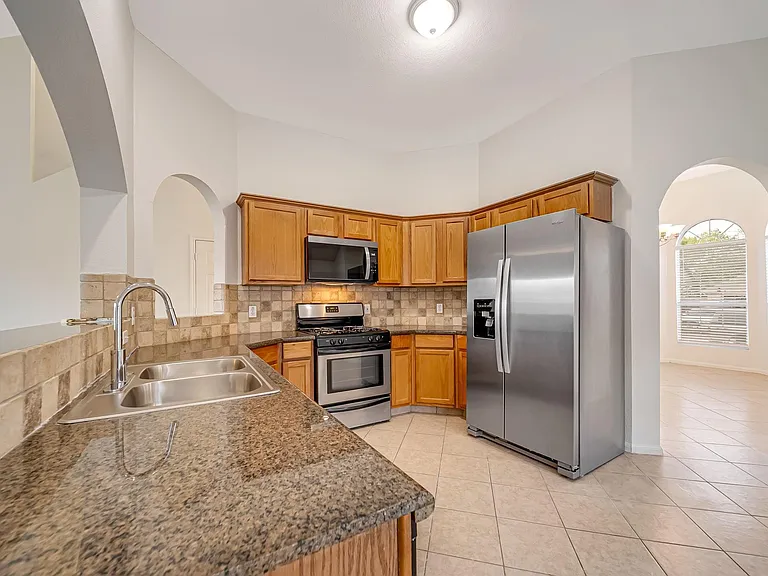 18439 Sunrise Oaks Ct — Photo 10