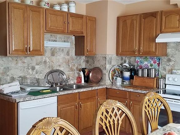 5th image of 1036 Ontario St