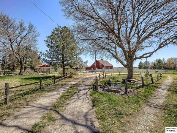 318 E Maple St, Orleans, NE 68966