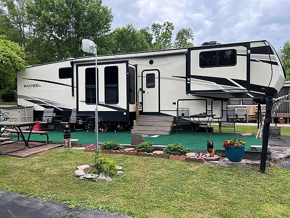 3rd image of 4229 E Pkwy #131-lot 131