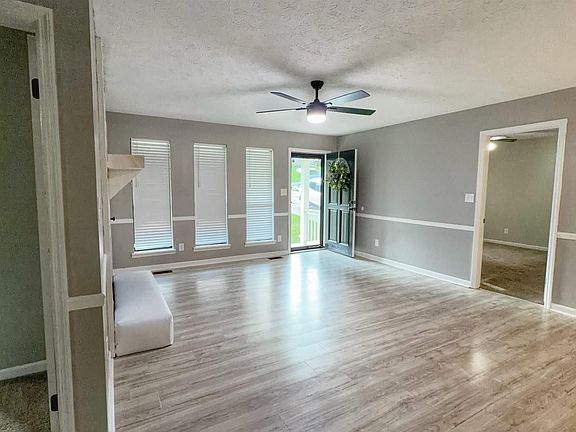 3rd image of 3712 Mary Dr