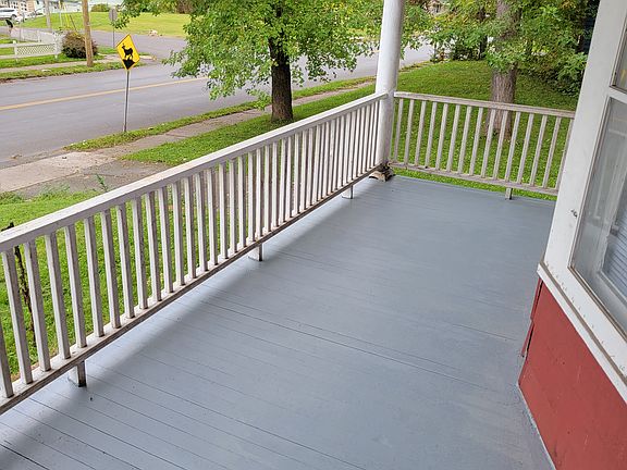 3rd image of 220 Valley Dr