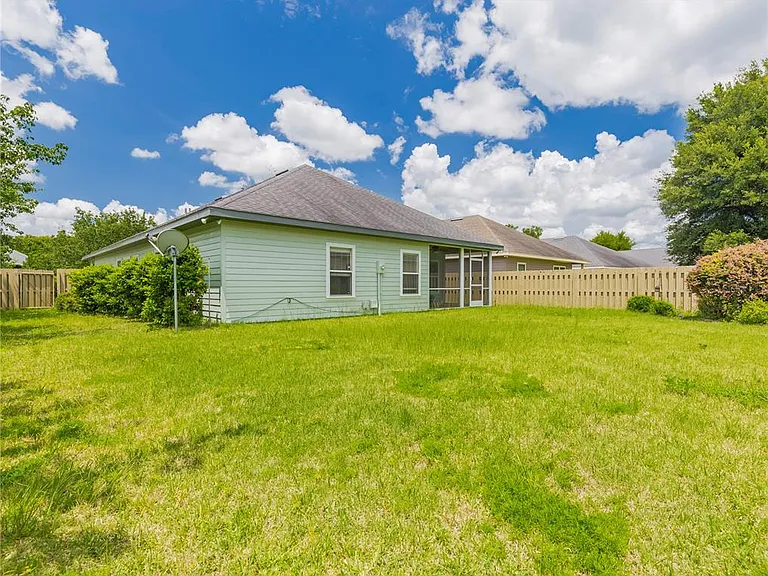 7595 SW 84th Dr — Photo 18