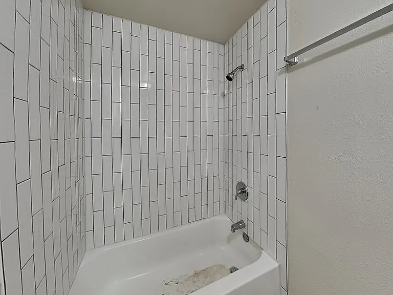 2639 Ghent St — Photo 14