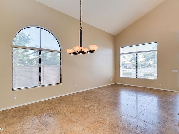 3rd image of 1834 E Dava Dr