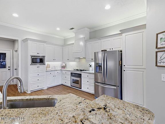 5th image of 113 Weldon Dr
