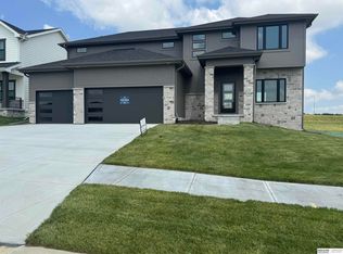 21420 Z St, Elkhorn, NE 68022
